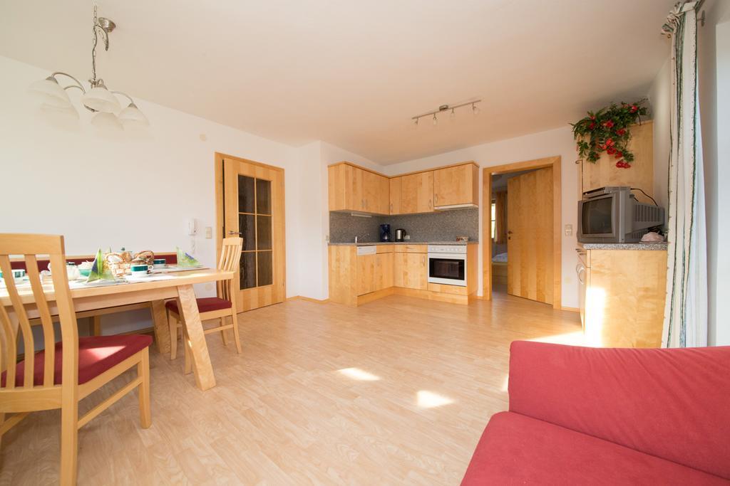 Bio-Bauernhof Einberghof Appartement Pfarrwerfen Kamer foto